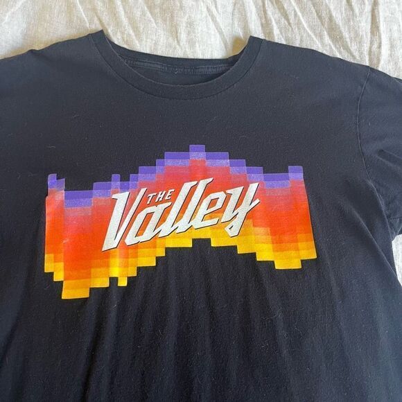 Vintage “The Valley” Arizona pixelated print sunset colors short sleeve Tee in a - Picture 2 of 5